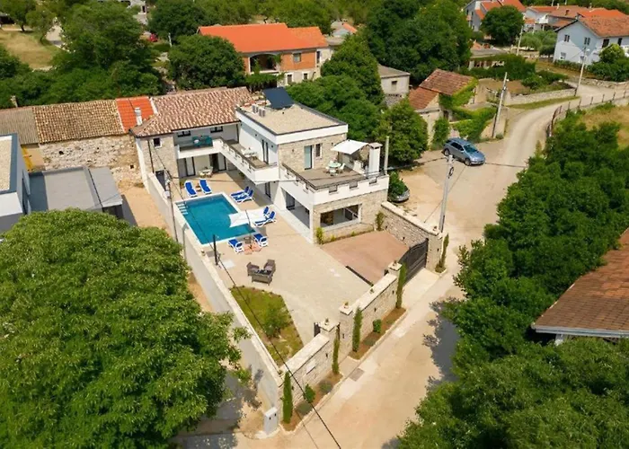 My Dalmatia - Sokol With Private Pool 펜션 Donje Rastane